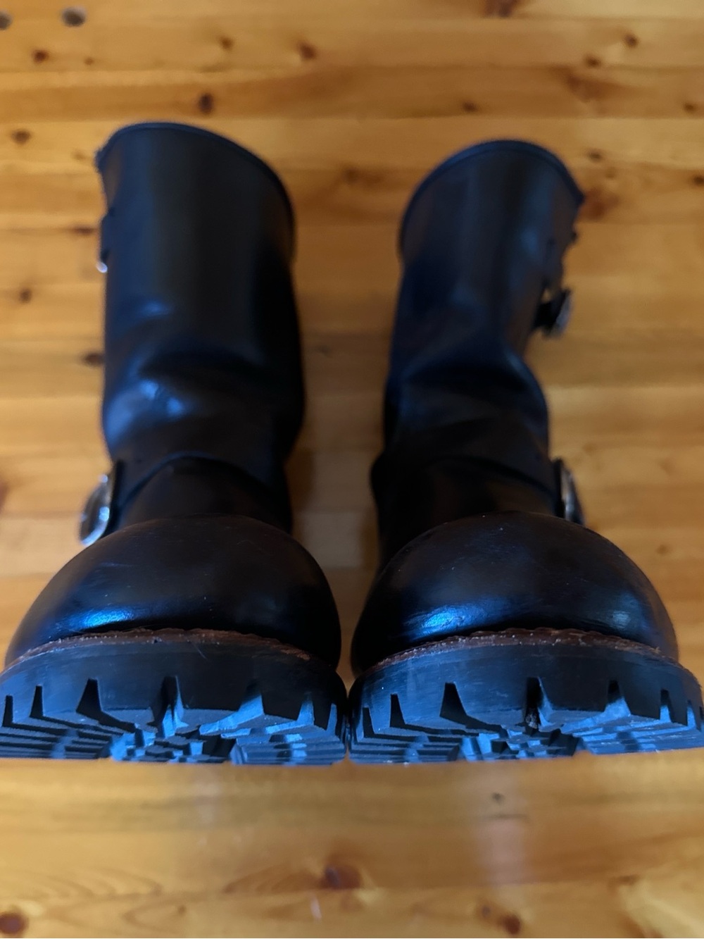 Frye
Vintage Frye Engineer Boots
Black Leather Moto Boot,Mens 7M /Women’s 8.5/9 - Picture 9 of 10